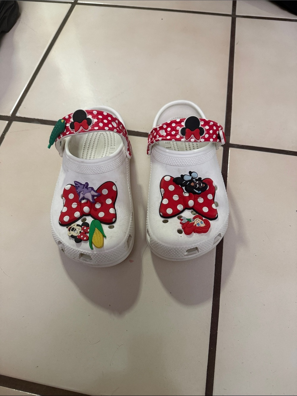 Kids White Clog Sandals with Red Polka-Dot Bow Accents